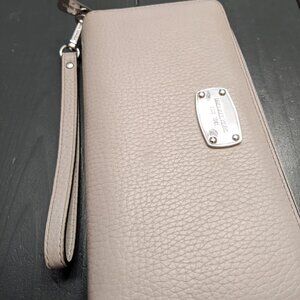 Michael Kors Leather Wallet With Detachable Wristlet Taupe-Gray